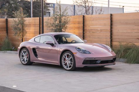 Pink Porsche Cayman, Porche 718, Porsche Rosa, Pink Porche, Green Porsche Gt3 Rs, Green Porsche Gt3, Porsche Pink, Porsche Cayman 981, Cayman 718