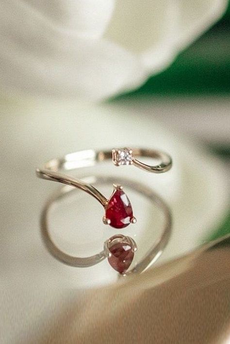 Unique Ruby Rings, Ruby Ring Designs, Zales Engagement Rings, Engagement Rings Unique, Unique Girls, Ruby Quartz, Stylish Bride, Ruby Ring Gold, Cute Engagement Rings