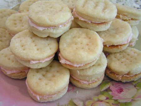 Cookie Table Wedding, Cookies Italian, Italian Wedding Cookies, Cookie Table, Wafer Cookies, Italian Cookies, Wedding Cookies, Sandwich Cookies, Italian Wedding