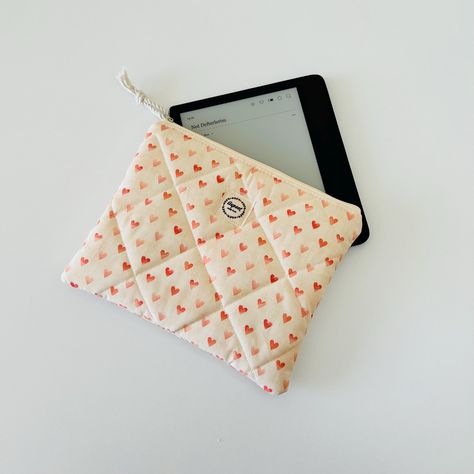 Soft Heart Pattern Kindle Case/Quilted Kindle / E-Reader Sleeve, Kindle / E-Reader Protector, Kindle / E-Reader Pouch by gupsetwithlove on Etsy Libra Color, Kindle Oasis, Kindle Cover, Soft Heart, Kindle Case, Dot Fabric, Polka Dot Fabric, Kindle Paperwhite, E Reader