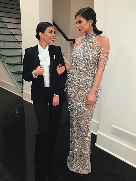 Caitlyn Jenner, Kanye West, and the Kardashian clan made a star-studded musical birthday tribute for Kris Jenner. Kris Jenner Birthday, Gatsby Party Outfit, Gatsby Party Dress, Gatsby Look, Kardashian Kylie Jenner, Estilo Kardashian, Gatsby Dress, Jenner Sisters, Dress Birthday