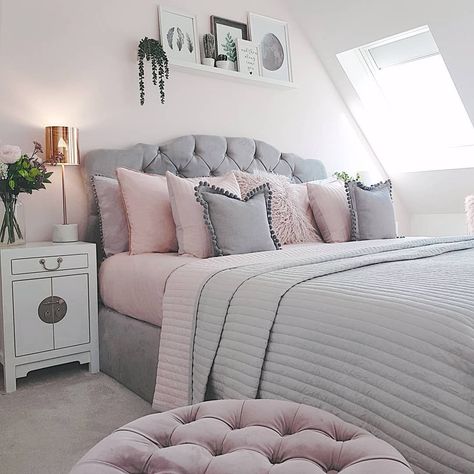 Jo - New Build To Home on Instagram: “When you ditch the housework for a cheeky little unplanned day out instead 👏👍 A bit of a mooch around the shops and lunch out always feels…” Bedroom Decor Grey Pink, Glam Rooms, Pink Gray Bedroom, Pink And Grey Room, Blush Bedroom, Pink Bedroom Walls, Gray Layout, Ikea Bohemian, Scandinavian Green