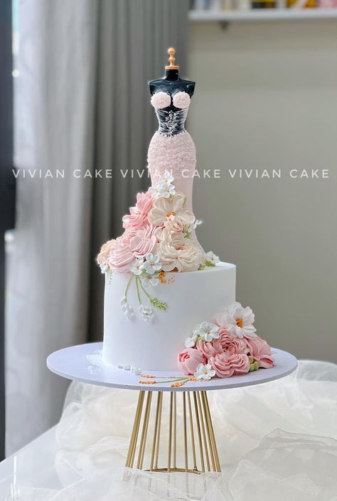 Sewing Cake, Cake Decorating Books, Cake Dress, Beautiful Cake Designs, Cupcake Cake Designs, Wedding Dress Cake, Fairy Cakes, New Cake, Fashion Cakes