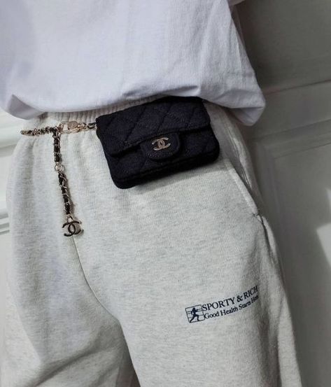 Chanel Waist Bag Outfit, Chanel Outfit Aesthetic, Chanel Waist Bag, Chanel Belt Bag, Chic Loungewear, Fashion Bella, Chanel Outfit, Thrifted Outfits, 90s Fashion Outfits