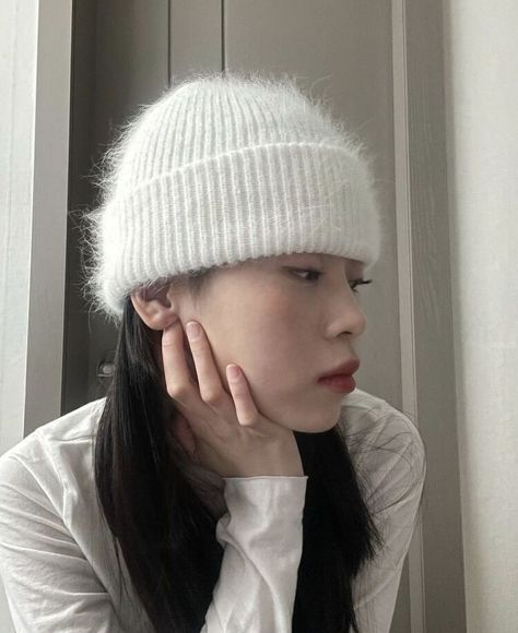 White Beanie Outfit, Cute Pastel Aesthetic, Nails Douyin, Douyin Style, Pretty Girl Aesthetic, Food Nails, Beanie Outfit, White Beanie, Fashion Japanese