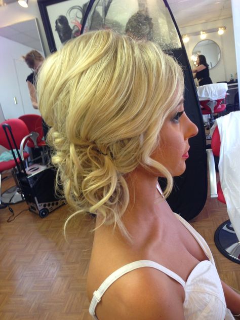 Side Bun Messy, Wedding Hair Big, Low Side Bun Wedding Hair, Side Updo Wedding Hair, Messy Updo Wedding, Side Bun Wedding, Updo Wedding Hair, Bridesmaid Hairstyle, Wedding Sides