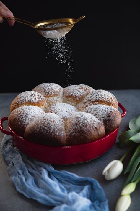 Buchteln (Austrian Sweet Buns) Rhubarb Meringue, Austrian Food, Vanilla Sauce, Austrian Recipes, Plum Jam, Sweet Buns, Yeast Rolls, Apricot Jam, Sweet Roll