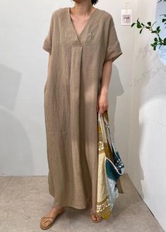 Minimal Linen Outfit, Beige Linen Dress, Maxi Dress Linen, Linen Dresses For Women, Minimalist Wardrobe Essentials, Linen Style Fashion, Linen Design, Kaftan Designs, Subtle Beauty