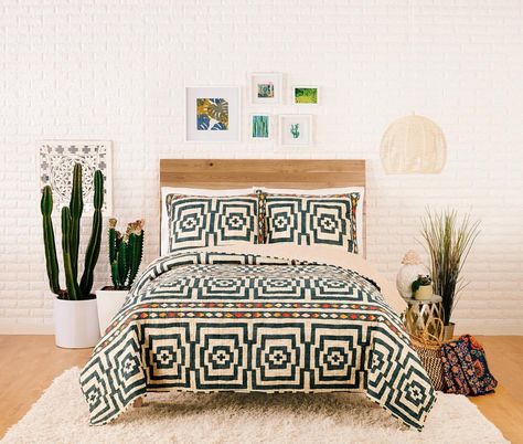 20.8k Likes, 1,589 Comments - The Jungalow® (@thejungalow) on Instagram: “We designed this quilt, it's called Hypnotic and we hope you find it as mesmerizing as we do!! To…” Cotton Quilt Set, Justina Blakeney, Apartment Bedroom Decor, Perfect Bedding, Quilted Sham, Chic Bedroom, King Quilt, Quilt Set, Beautiful Bedrooms