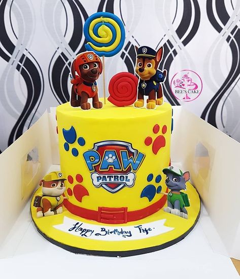 Pawpatrolcake Boy, Patrolne Sape, Boys Bday Cakes, Yellow Birthday Cake, Paw Patrol Figures, Disney Princess Birthday Cakes, Mario Birthday Cake, Girls First Birthday Cake, Paw Patrol Birthday Cake