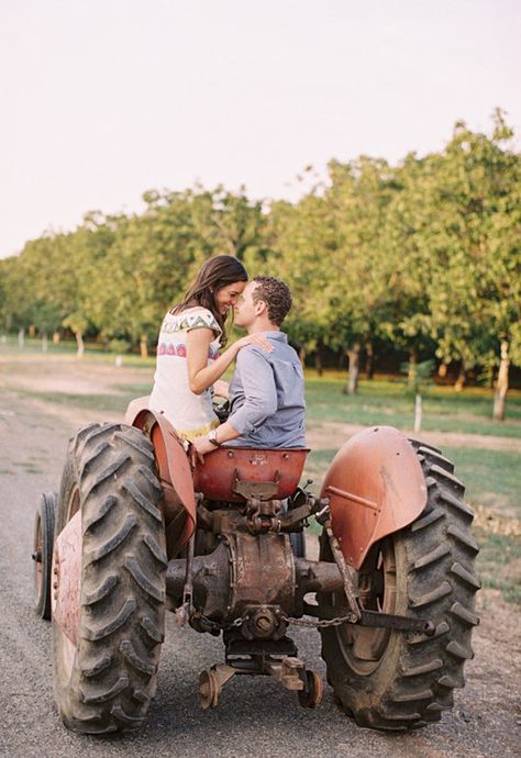 Country Engagement Pictures, Prom Pictures Couples, Homecoming Pictures, Fun Engagement Photos, Engagement Photos Country, Country Engagement, Engagement Picture, Engagement Photos Fall, Save The Date Photos