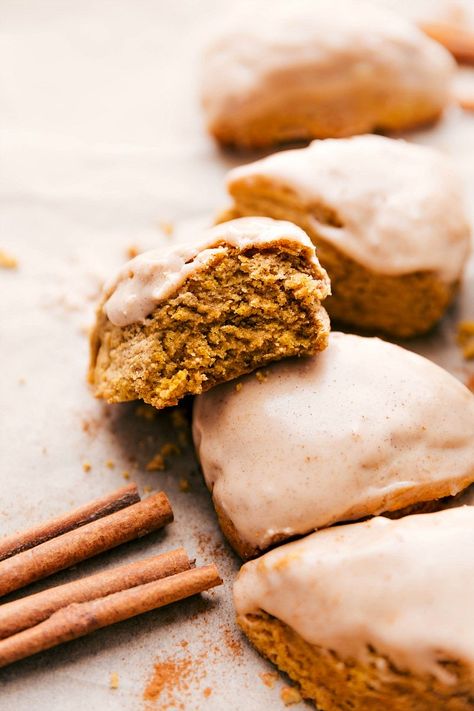 Delectable Pumpkin Scones practically melt in your mouth. They are light and buttery, with a crisp sugary topping. A sweet maple glaze finishes them with pizzazz. Recipe via chelseasmessyapron #starbucks #recipe #easy #moist #pumpkin #scones Chai Scones, Almond Joy Cupcakes, Pumpkin Scones Recipe, Pumpkin Breakfast Recipes, Pumpkin Breakfast, Chelsea's Messy Apron, Pumpkin Coffee Cakes, Leftover Pumpkin, Scones Ingredients