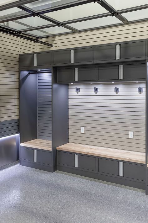 Garage Laundry Area Ideas, Garage Mudroom Ideas, Garage Lockers, Mudroom Storage Ideas, Mudroom Ideas Diy, Custom Garage Cabinets, Garage Laundry Rooms, Mud Room Garage, Garage Entryway