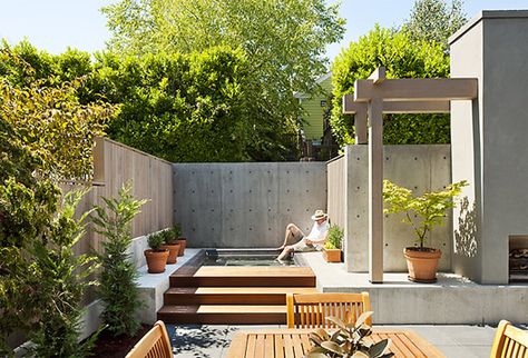 Hot tub Simple Garden Designs, Modern Courtyard, Urban Backyard, Contemporary Patio, Courtyard Design, Cozy Backyard, Small Pools, Have Inspiration, Home Garden Design