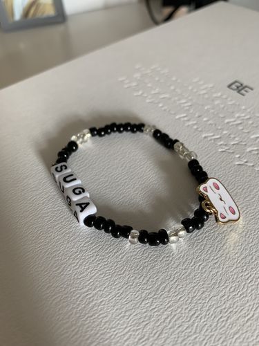 Bts Jewellery, Suga Concert, Bts Bracelet, Pop Jewelry, Bead Charms Diy, Diy Bracelet Designs, Bracelets Handmade Beaded, I Love Bts, Diy Bracelet