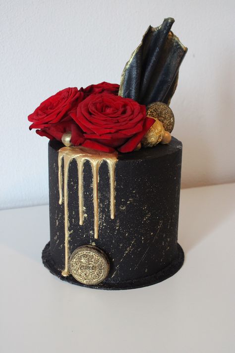 Birthday Cake Theme For Men, Black Red Gold Cake, Red And Black Cakes, Black Cake With Red Roses, Red And Black Cake Ideas Birthdays, Red And Black Birthday Cake, Black Buttercream Cake, Black And Red Cake, Red And Black Cake