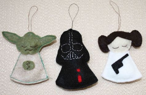 Star Wars felt ornaments-make these I must! Geeky Craft Ideas and Patterns Star Wars Felt, Star Wars Diy Crafts, Star Wars Ornaments, Star Wars Sewing, Star Wars Christmas Ornaments, Decoracion Star Wars, Christmas Angel Decorations, Diy Felt Christmas Ornaments, Geeky Craft