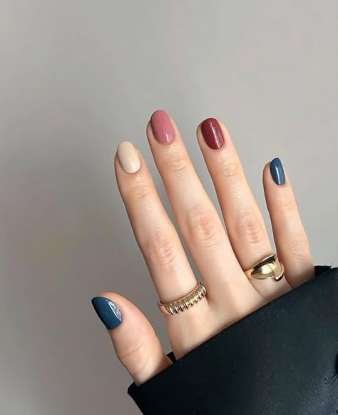 Nail Art Simple Fall, Very Simple Fall Nails, Nail Color Different Hands, Every Finger Different Color Nails, Simple Gel Polish Nails, Cool Tone Nail Designs, Fall Nails Multi Colored, Muted Fall Nails, Fall Multi Colored Nails