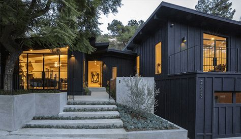 Explore Best LA Neighborhoods to find mid century modern homes and architecture for sale in Los Angeles, CA. House Exterior Ranch, Exterior House Options, Midcentury Ranch, Mid Century Modern Ranch, Board And Batten Exterior, Mid Century Modern Exterior, Black Houses, Ranch Remodel, Mid Century Ranch