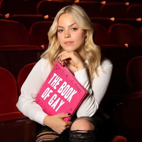 Mean Girls Musical, Mean Girls Movie, Blonde Wife, Renee Rapp, Regina George, Girl Movies, Girl Facts, Theatre Kid, Teen Vogue