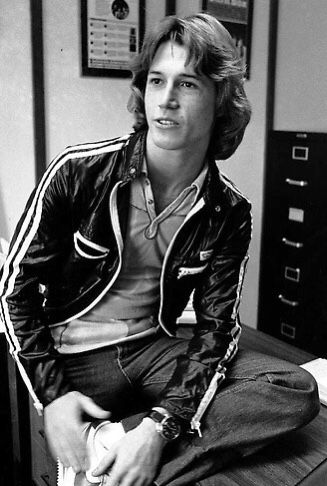 Andy Gibb - 1977 70s Guys, Cemetery Monuments, Perry Como, Oxford England, Andy Gibb, Barry Gibb, Famous Musicians, Age 30, Thanks For The Memories