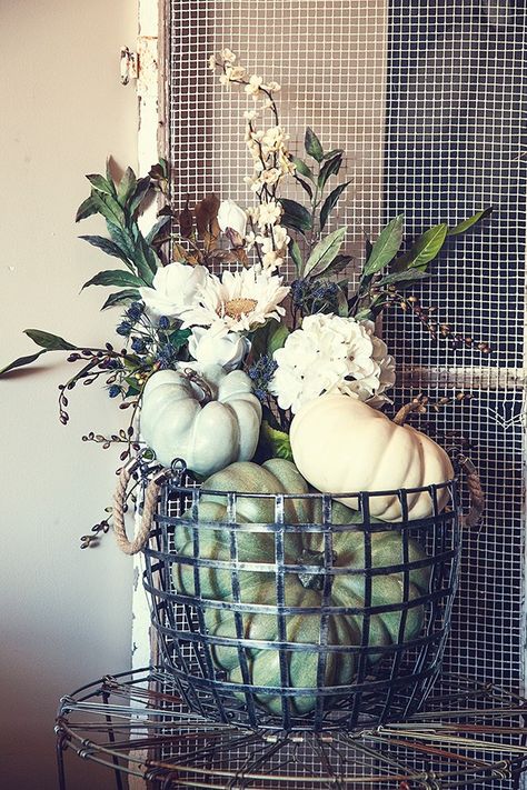 Decorating with Pumpkins in Farmhouse Style - The Cottage Market Pumpkin Home Decor, Film Decor, Outside Fall Decor, Diy Fall Decor, Fall Decorating Ideas, Fall Thanksgiving Decor, Fall Deco, Autumn Decorating, Farmhouse Fall Decor