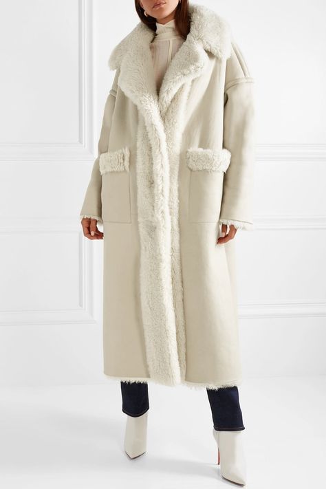 Oscar de la Renta Oversized Reversible Shearling Coat Girls Dress Coats, Chloe Sweater, Chic Coat, Sheepskin Coat, Chunky Knitwear, Cute Jackets, Oversized Coat, Coat Outfits, Shearling Coat