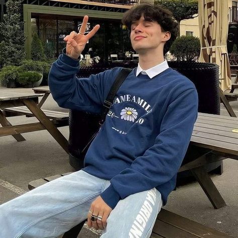 Kio Nerio Ravenclaw Outfit Aesthetic, Brp Icon, Softboy Aesthetic, Ravenclaw Outfit, Brp Port, Classy Outfits Men, Men Photoshoot, Boy Pictures, Prom Dress Inspiration