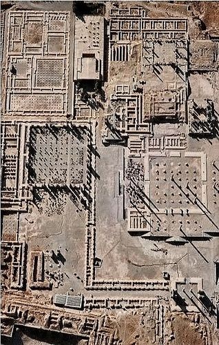 Great pyramid of Eygpt looks like a computer circuit board. Istoria Artei, Ancient Persia, Persian Empire, Ancient Technology, Ancient Mysteries, Ancient City, The Ruins, Ancient Aliens, Ancient Architecture