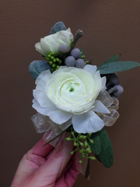 Ranunculus corsage Ranunculus Corsage, Easter Platter, Prom Outfits, Ranunculus, Party Time, Fascinator, Flower Arrangements, Wedding Party, Flower Girl