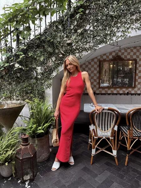 I'm loving a pop of red to elevate a classic summer outfit. Loving this simple ribbed dress for summer. Tap to shop and bring this fashion inspo to life! Ribbed Dress Outfit, Classic Summer Dress, Classic Summer Dresses, Classic Summer Outfits, Maxi Dress For Summer, Knit Tank Dress, Knit Maxi Dress, Warm Weather Outfits, Ribbed Dress