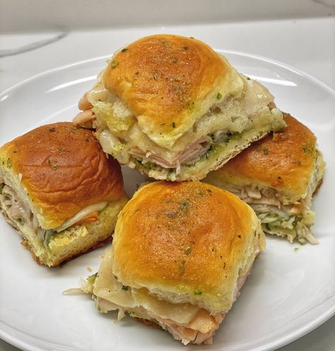 Hawaiian Roll Sliders Pesto, Turkey Pesto Sliders, Hawaiian Roll Sliders Turkey And Cheese, Good For A Crowd, Pesto Sliders, Sliders On Hawaiian Rolls, Vegetarian Pesto, Italian Pesto, Sliders Recipes Hawaiian Rolls