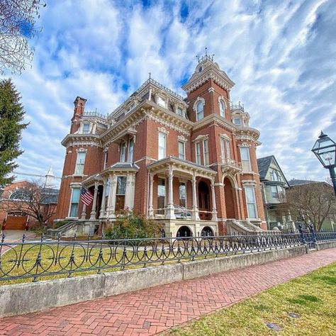 Historical Homes Of America on Instagram: “W.F. Nisbet House built in 1878 in Evansville, Indiana. Photo by @brandonbates  #arch #archie #architecture #architecturephotography…” 1700s House, Spadena House, Sims Exterior, Storybook House, Historical Homes, Evansville Indiana, House Pictures, Old Mansions, Victorian Architecture