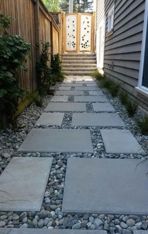 Rocks With Stepping Stones, Garden Path Pavers, Modern Walkway Landscaping, Side Yard Inspiration, Slate Pavers Walkways, Landscaping Between House And Garage, Small Pathway Ideas, Backyard Stone Landscaping, Side Walkway Ideas