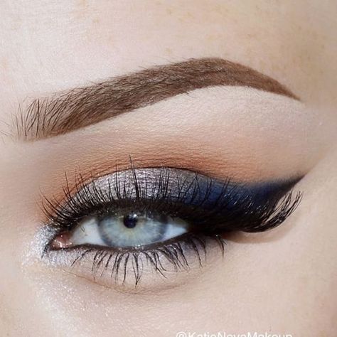 https://instagram.com/p/5euaAdvwT5/ Prom Makeup For Brown Eyes, Silver Eye Makeup, Dark Blue Eyes, Blue Makeup Looks, Silver Makeup, Silver Eyeshadow, Prom Eye Makeup, Blue Eyeliner, Formal Makeup