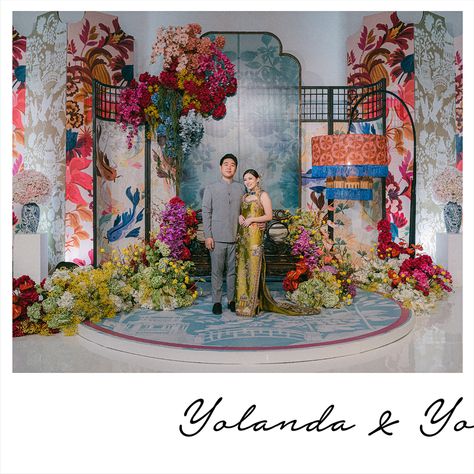 The Engagement of Yolanda & Yohandri Beautifully lensed by @gerrykrista Styling by… | Instagram Peranakan Wedding Decoration, Sangjit Decoration Backdrop Simple, Engagement Venue Decorations, Chinese Engagement Decoration, Chinese Wedding Backdrop, Crazy Rich Asians Wedding, Sangjit Decoration, Asian Wedding Decor, Chinoiserie Wedding