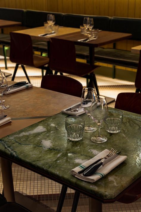 A contemporary restaurant table design. Restaurant Table Decor, Restaurant Table Design, Restaurant Table Setting, Contemporary Restaurant, Backlit Mirror, Restaurant Table, Pizza Restaurant, Modern Restaurant, Restaurant Tables