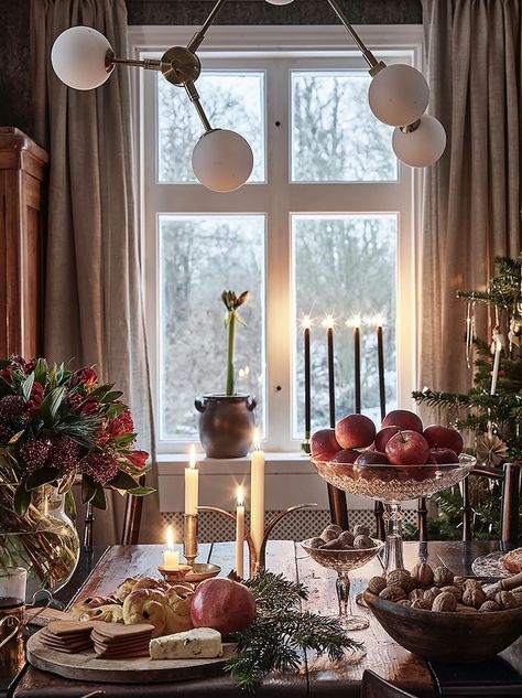 Swedish Christmas Decorations, Forcing Bulbs, Swedish Home, My Scandinavian Home, Scandinavian Christmas Decorations, Christmas Cottage, Charming Home, Swedish Christmas, Days Before Christmas