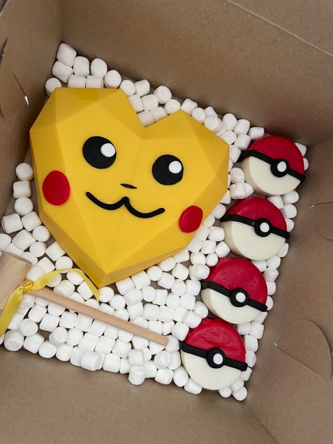 Pikachu breakable heart in yellow. With Pokeball chocolate covered oreos Chocolate Heart Smash Box Ideas, Pokemon Breakable Heart, What To Put In Breakable Heart, Breakable Heart For Him Birthday, Inside Breakable Heart Ideas, Pikachu Strawberries, Smash Hearts Ideas, Breakable Chocolate Heart Ideas Birthday, Valentines Smash Heart