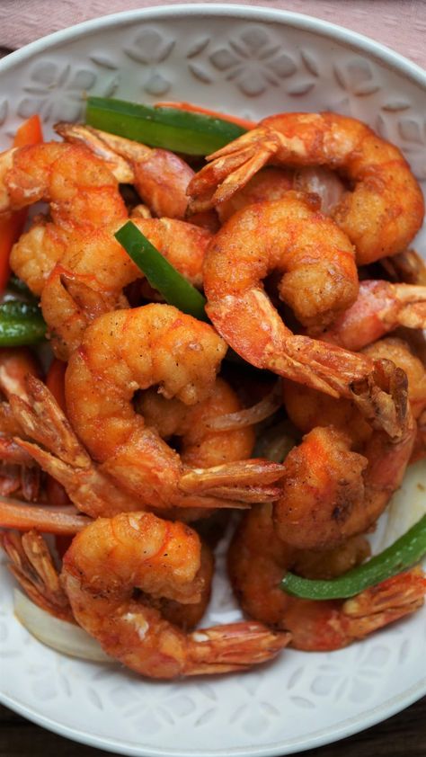 Salt and Pepper Prawns - Khin's Kitchen | Best Crispy Prawns Recipe Salt And Pepper Prawns, King Prawn Recipes, Crispy Prawns, Pepper Prawns, Starter Dishes, Prawns Fry, Prawns Recipe, Prawn Dishes, King Prawns