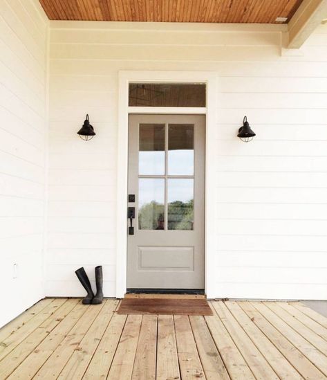 House Front Porch, Front Door Paint Colors, Farmhouse Front Door, Door Paint Colors, Cottage Renovation, Door Inspiration, Painted Front Doors, House Front Door, Farmhouse Front