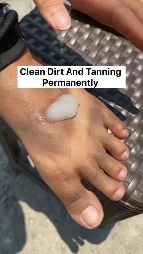 Dirt Removal From Skin, Body Dirt Removal, Foot Tan Removal Home Remedies, Leg Cleaning At Home, Home Remedy For Tan Removal, Skincare Without Products, How To Remove Dirt From Skin, How To Detan Skin, Detan Skin At Home