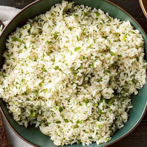 Flavorful Green Rice Green Rice Recipe, Garlic Water, Cilantro Lime Rice Recipe, Lime Rice Recipes, Parsley Recipes, Mexican Rice Recipes, Green Rice, Rice Side, Rice Side Dishes