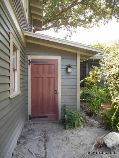 Historic Shed was contacted by a couple who live in the Hyde Park historic district in Tampa to design a garage and guest room for a very unusual lot. Triangular in shape, their small lot was just over 4,500 sf and contained a lovely one-story Craftsman bungalow with less than 1,000 sf. The atypical lot was further constrained by a large protected oak tree on the site, and one on a neighbor’s lot, just over the property line. With Tampa’s strong tree protection ordinances, this left li… Single Car Garage Apartment, Shed Design Ideas, Apartment Garage, Two Story Garage, Single Car Garage, 1920s Bungalow, Craftsman Garage, Garage Apartment Plan, Garage Loft