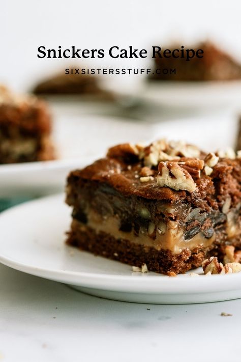 Snickers Cake {Gooey Caramel Chocolate Cake} Recipe Snickers Cake Recipe, Caramel Chocolate Cake, Snickers Cake, Mayonnaise Cake, Delish Desserts, Chocolate And Caramel, Gooey Caramel, Sheet Cake Recipes, Sheet Cakes