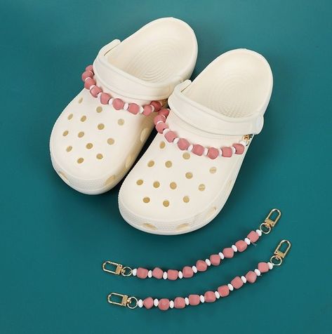 Jibbitz For Crocs, Beaded Shoes, Shoe Decoration, Creative Shoes, Garden Clogs, Chain Diamond, Bling Shoes, Beads Chain, Shoes Handmade