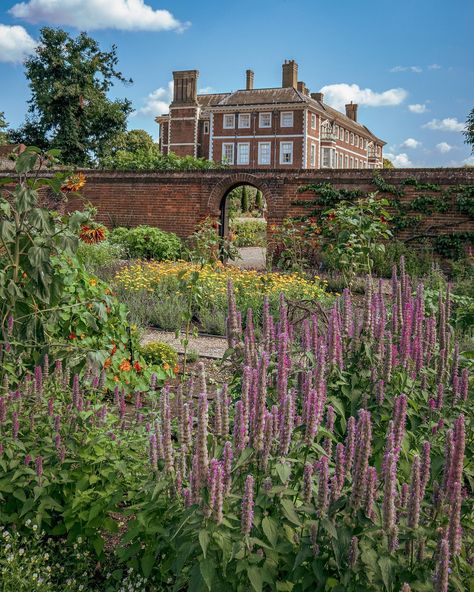 Richmond England, Ham House, Travel English, 17th Century Fashion, Formal Gardens, England Travel, 17th Century, Landscape Design, The House