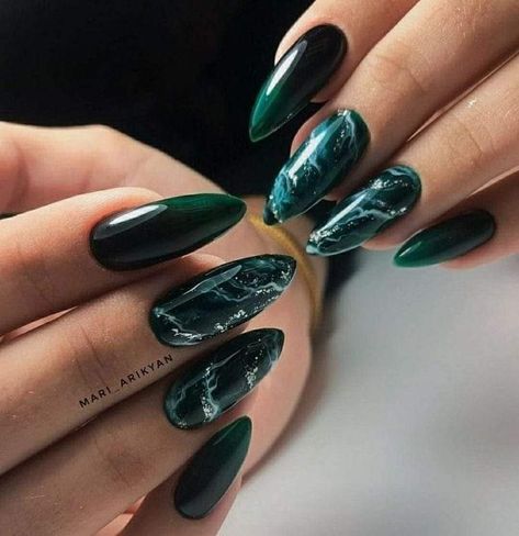 Emerald Nails, Unghie Sfumate, Dark Green Nails, Unghie Nail Art, Nagel Tips, Glow Nails, Pretty Nail Art Designs, Black Nail, Marble Nails