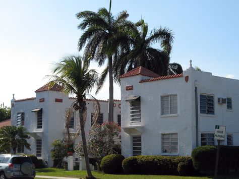 Apartment Building, Hollywood Vintage Tropical Architecture 017 | by Ron Gunzburger Spanish Apartment Exterior, La Apartment Exterior, Vintage Apartment Building, Hollywood Architecture, 70s Apartment, West Hollywood Apartment, Apartment Building Exterior, Hollywood Apartment, Spanish Apartment