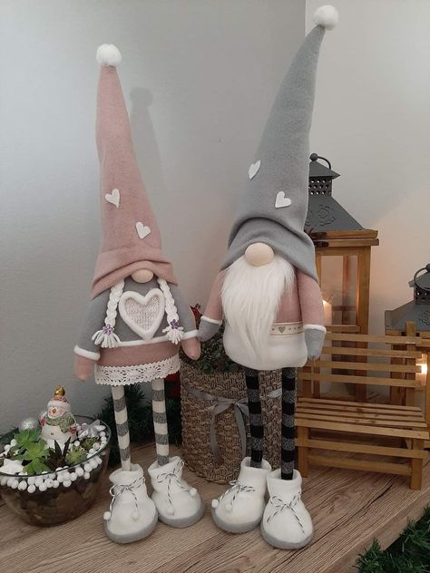 Gnome Ideas, Rustic Wood Crafts, Summer Mantle, Diy Christmas Ornaments Easy, Summer Mantle Decor, Gnomes Diy, Decorating Ideas For The Home, Diy Gnomes, Summer Decorating Ideas